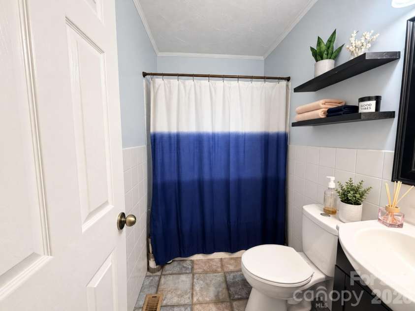 154 Shamrock Street, Concord, NC 28025.  MLS# CAR4421118, YatesRealty ID 49574. Bathroom