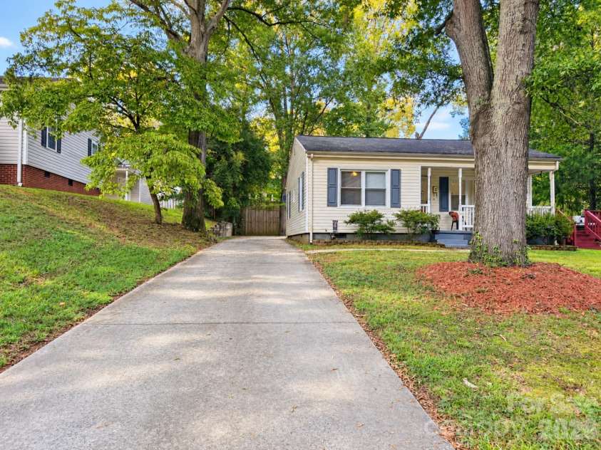 154 Shamrock Street, Concord, NC 28025.  MLS# CAR4421118, YatesRealty ID 49574. Front exterior driveway
