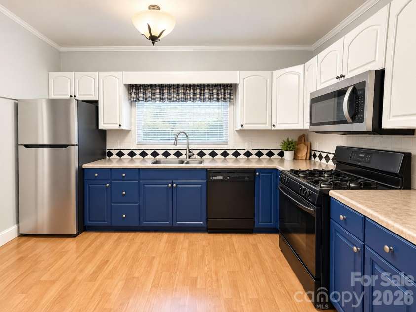 154 Shamrock Street, Concord, NC 28025.  MLS# CAR4421118, YatesRealty ID 49574. Kitchen