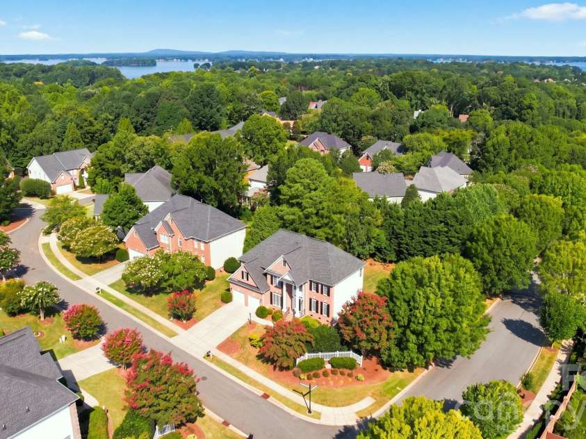19104 Berkley Commons Drive, Cornelius, NC 28031.  MLS# CAR4419983, YatesRealty ID 49579. 