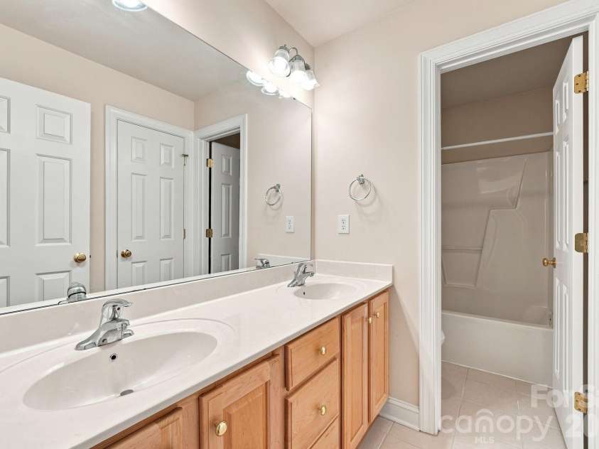 19104 Berkley Commons Drive, Cornelius, NC 28031.  MLS# CAR4419983, YatesRealty ID 49579. 