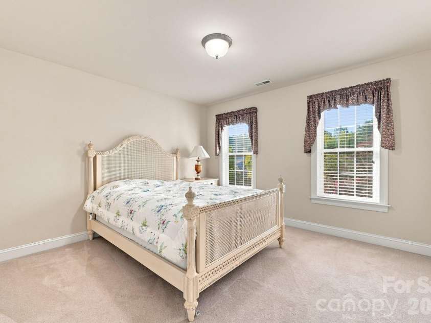 19104 Berkley Commons Drive, Cornelius, NC 28031.  MLS# CAR4419983, YatesRealty ID 49579. 