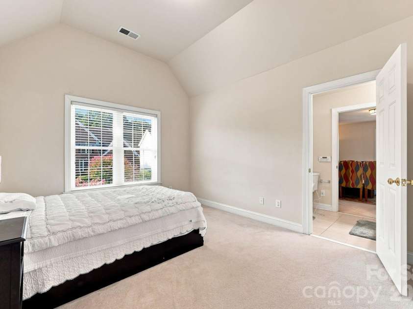 19104 Berkley Commons Drive, Cornelius, NC 28031.  MLS# CAR4419983, YatesRealty ID 49579. 