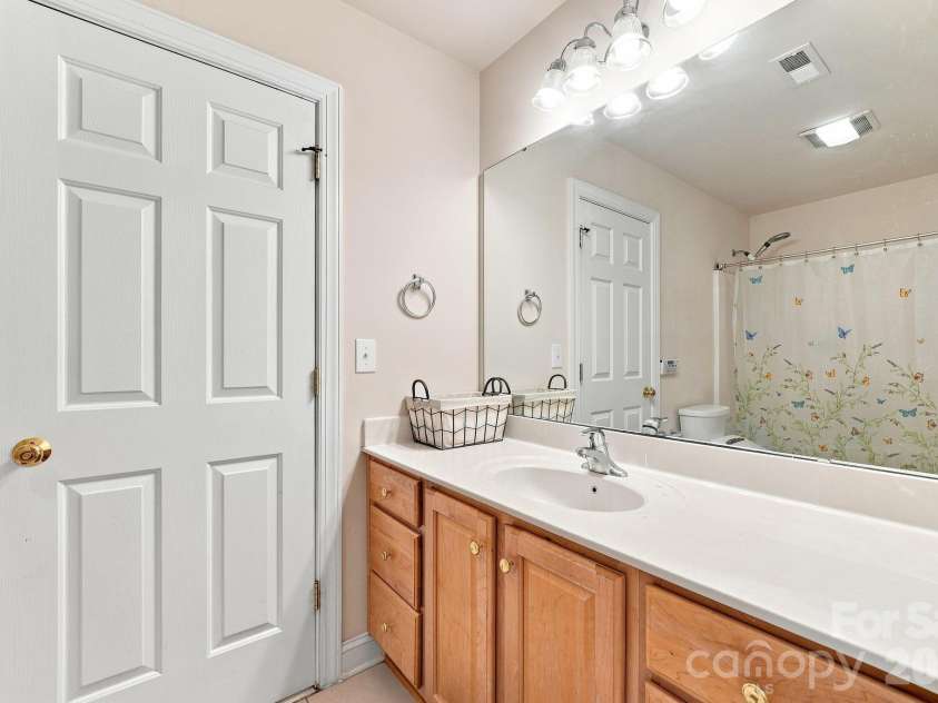 19104 Berkley Commons Drive, Cornelius, NC 28031.  MLS# CAR4419983, YatesRealty ID 49579. 