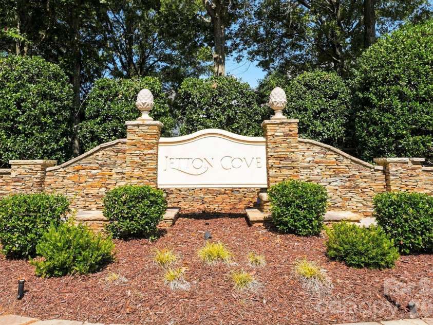 19104 Berkley Commons Drive, Cornelius, NC 28031.  MLS# CAR4419983, YatesRealty ID 49579. 