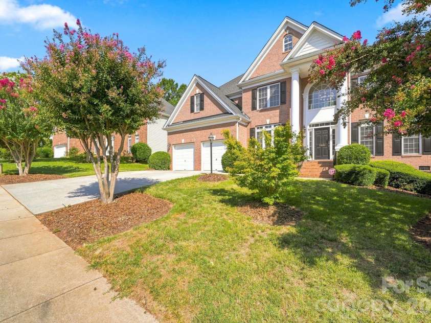 19104 Berkley Commons Drive, Cornelius, NC 28031.  MLS# CAR4419983, YatesRealty ID 49579. 