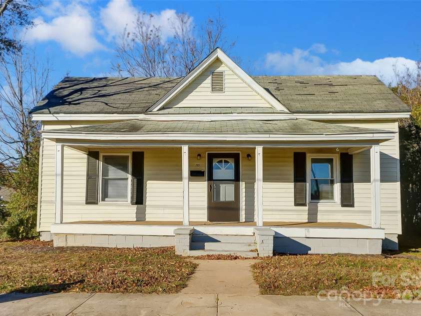 110 5th Avenue, Gastonia, NC 28052.  MLS# CAR4203273, YatesRealty ID 4958. 