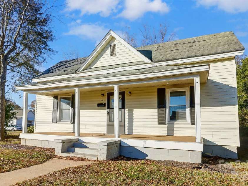 110 5th Avenue, Gastonia, NC 28052.  MLS# CAR4203273, YatesRealty ID 4958. 