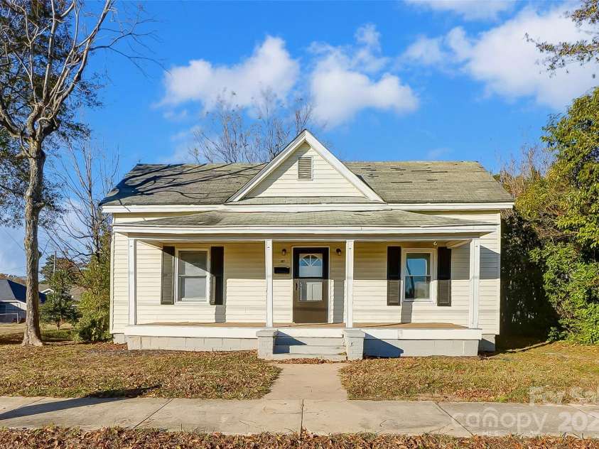 110 5th Avenue, Gastonia, NC 28052.  MLS# CAR4203273, YatesRealty ID 4958. 