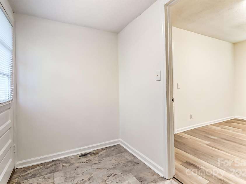 110 5th Avenue, Gastonia, NC 28052.  MLS# CAR4203273, YatesRealty ID 4958. 