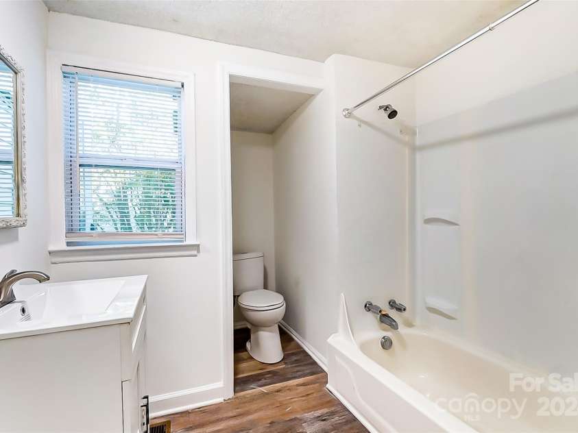 110 5th Avenue, Gastonia, NC 28052.  MLS# CAR4203273, YatesRealty ID 4958. 