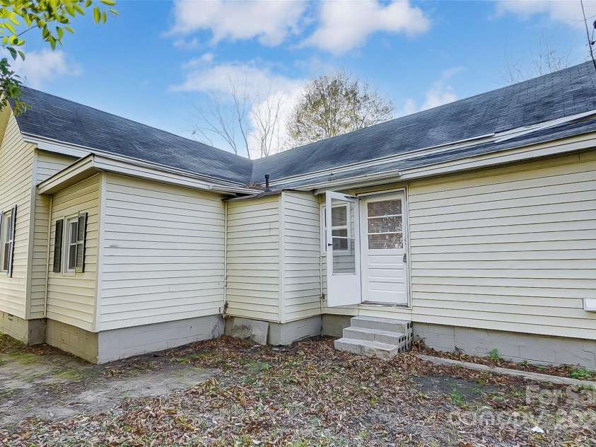 110 5th Avenue, Gastonia, NC 28052.  MLS# CAR4203273, YatesRealty ID 4958. 