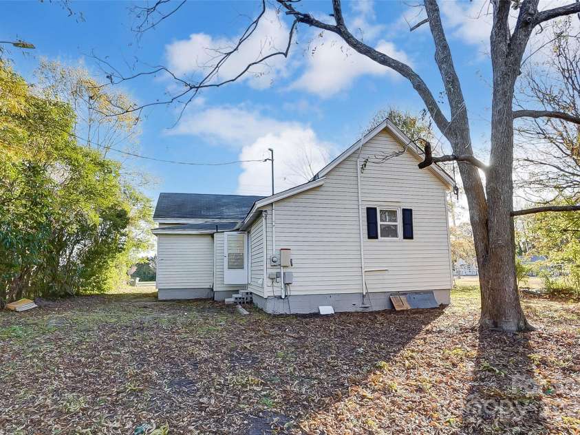 110 5th Avenue, Gastonia, NC 28052.  MLS# CAR4203273, YatesRealty ID 4958. 