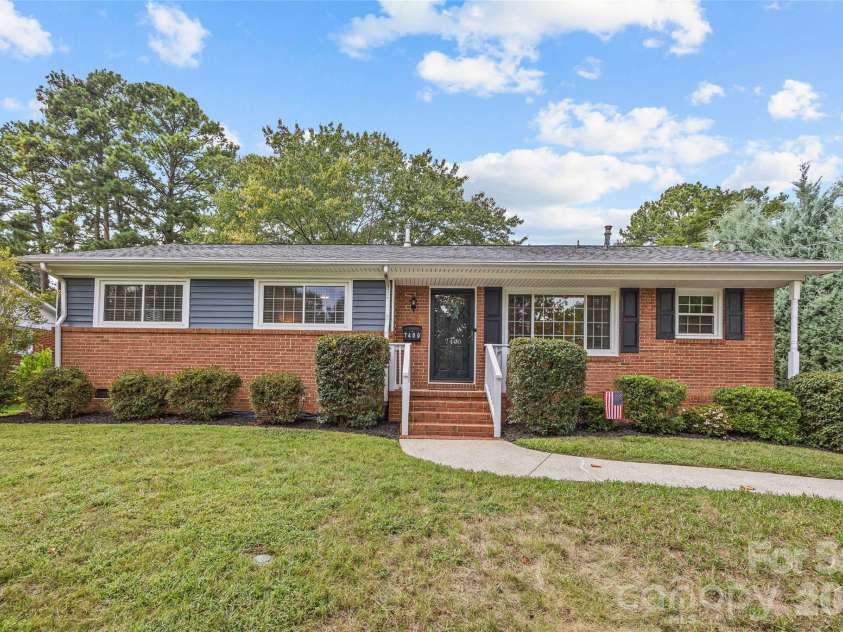 7400 Thorncliff Drive, Charlotte, NC 28210.  MLS# CAR4418127, YatesRealty ID 49580. 