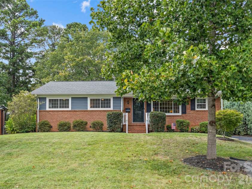 7400 Thorncliff Drive, Charlotte, NC 28210.  MLS# CAR4418127, YatesRealty ID 49580. 