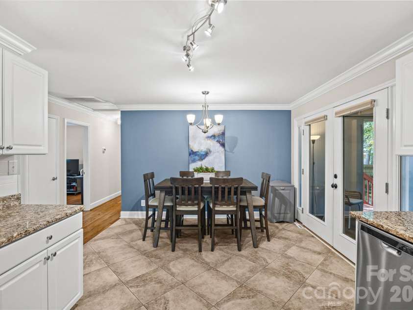 7400 Thorncliff Drive, Charlotte, NC 28210.  MLS# CAR4418127, YatesRealty ID 49580. 