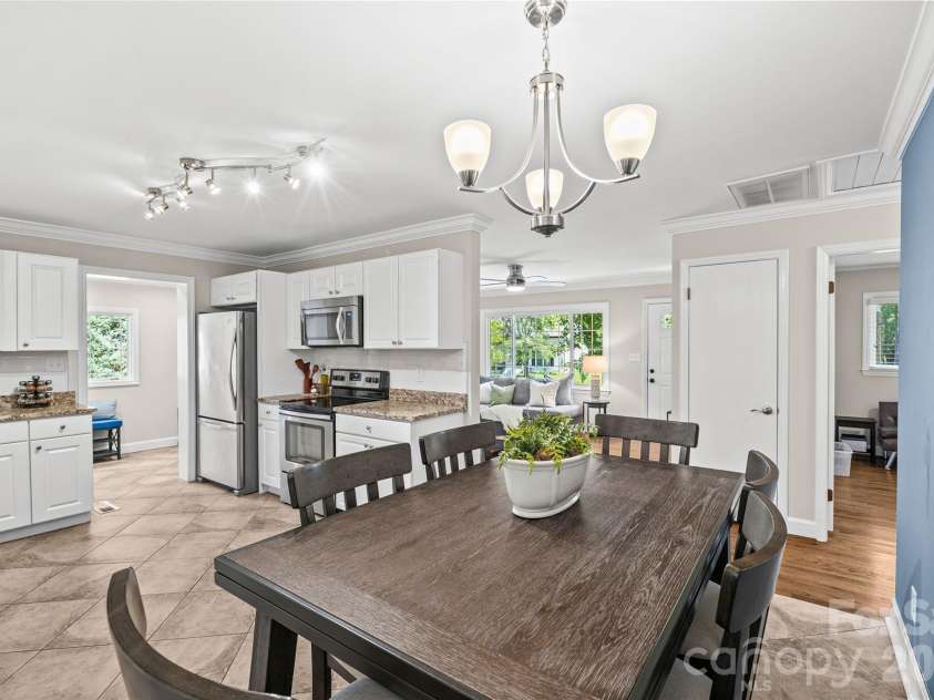 7400 Thorncliff Drive, Charlotte, NC 28210.  MLS# CAR4418127, YatesRealty ID 49580. 