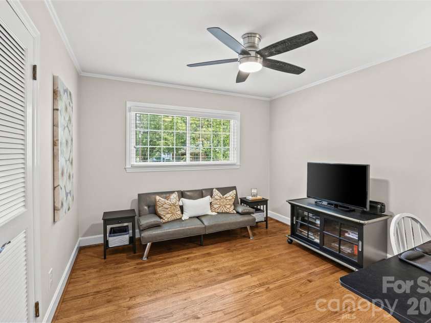 7400 Thorncliff Drive, Charlotte, NC 28210.  MLS# CAR4418127, YatesRealty ID 49580. 