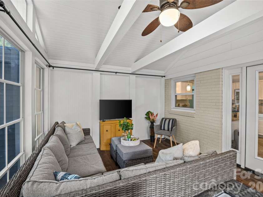 7400 Thorncliff Drive, Charlotte, NC 28210.  MLS# CAR4418127, YatesRealty ID 49580. 