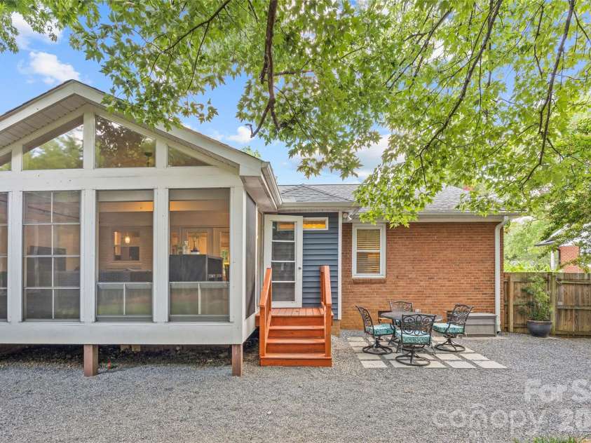 7400 Thorncliff Drive, Charlotte, NC 28210.  MLS# CAR4418127, YatesRealty ID 49580. 