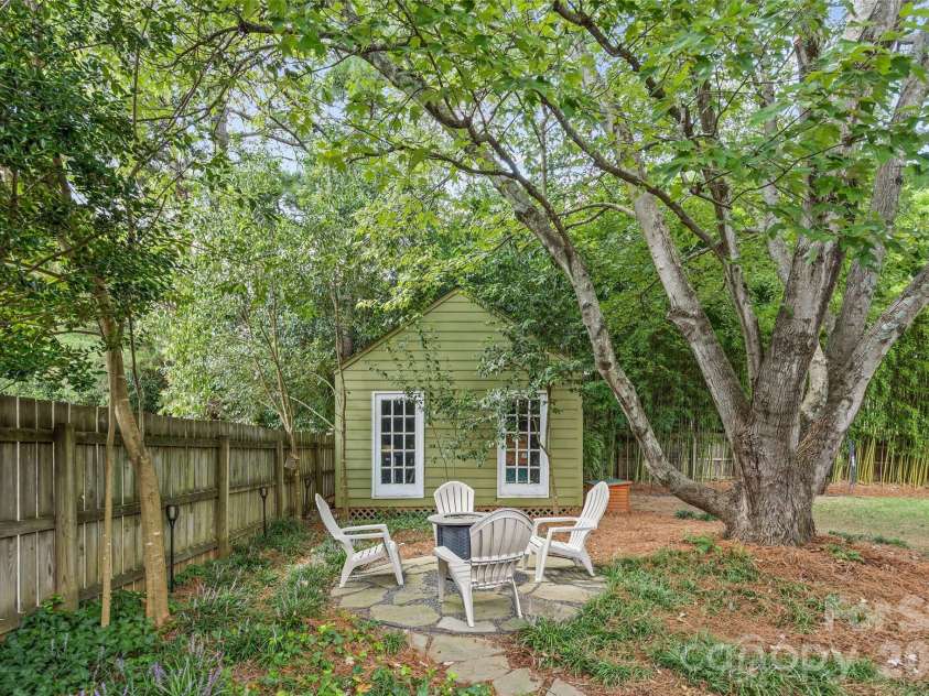 7400 Thorncliff Drive, Charlotte, NC 28210.  MLS# CAR4418127, YatesRealty ID 49580. 