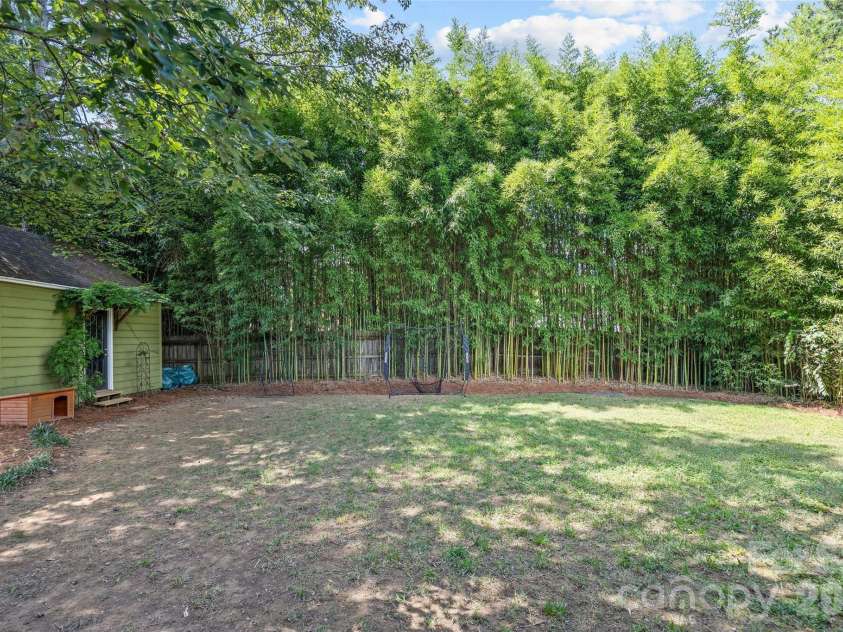 7400 Thorncliff Drive, Charlotte, NC 28210.  MLS# CAR4418127, YatesRealty ID 49580. 