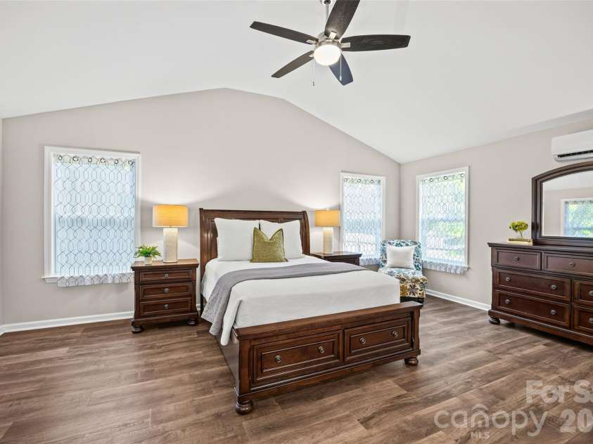 7400 Thorncliff Drive, Charlotte, NC 28210.  MLS# CAR4418127, YatesRealty ID 49580. Primary bedroom with vaulted ceiling
