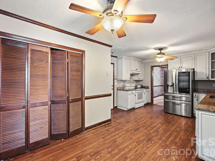 3321 Chilham Place, Charlotte, NC 28226.  MLS# CAR4421072, YatesRealty ID 49581. 