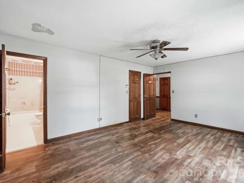 3321 Chilham Place, Charlotte, NC 28226.  MLS# CAR4421072, YatesRealty ID 49581. 