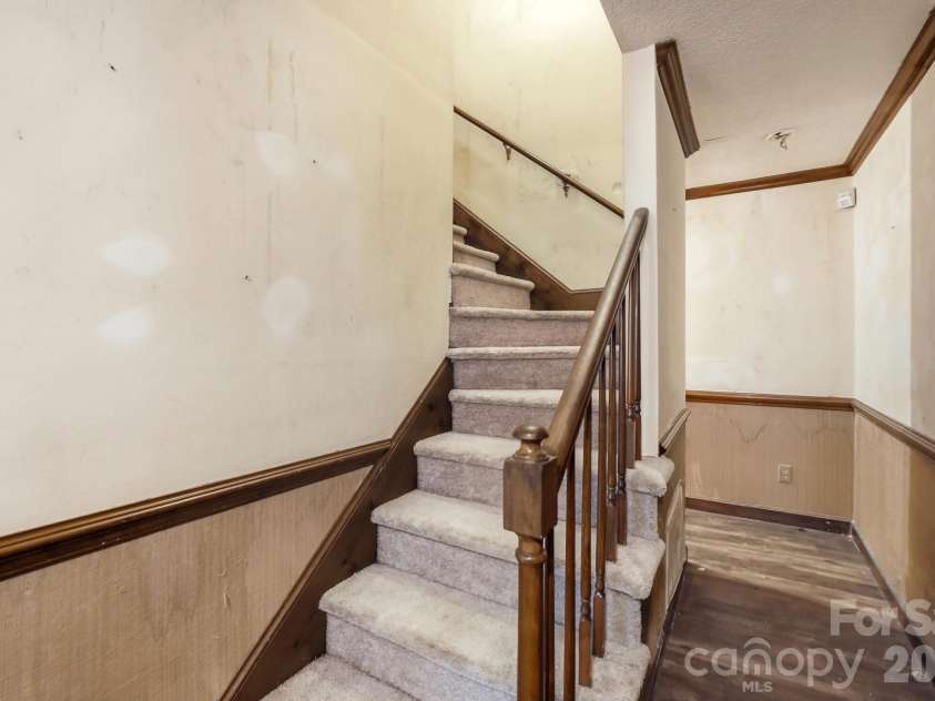 3321 Chilham Place, Charlotte, NC 28226.  MLS# CAR4421072, YatesRealty ID 49581. 