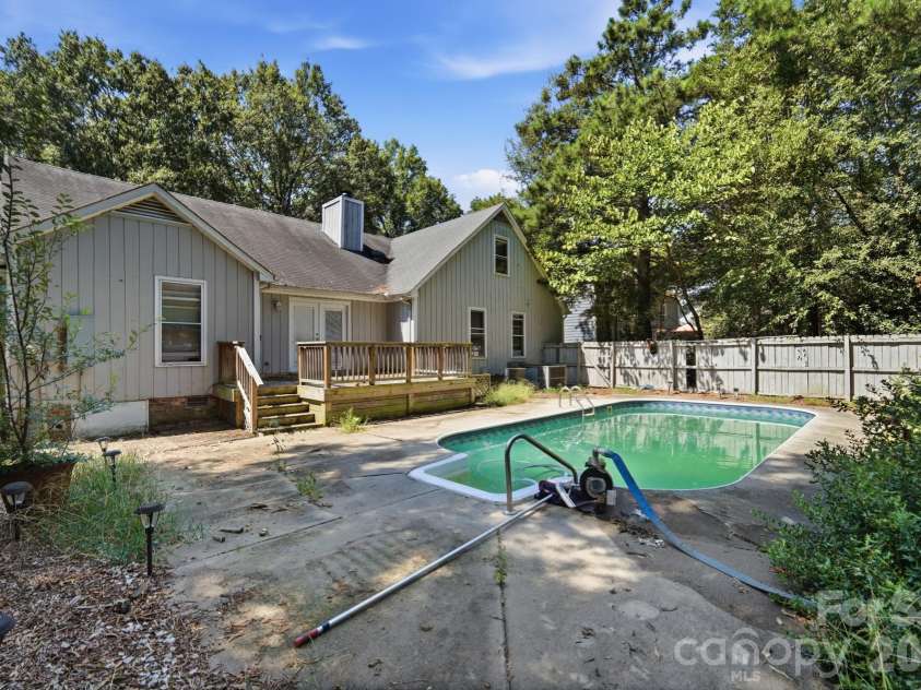 3321 Chilham Place, Charlotte, NC 28226.  MLS# CAR4421072, YatesRealty ID 49581. 