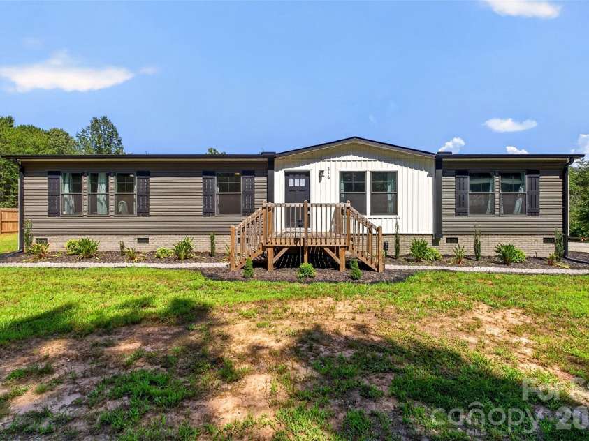 316 Oak Grove Road, Landrum, SC 29356.  MLS# CAR4422403, YatesRealty ID 49582. 