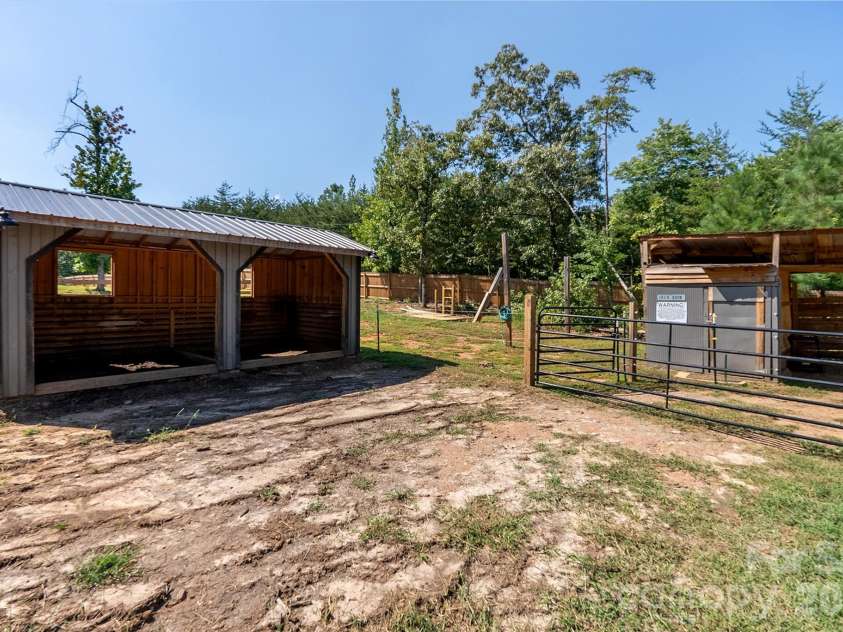 316 Oak Grove Road, Landrum, SC 29356.  MLS# CAR4422403, YatesRealty ID 49582. 