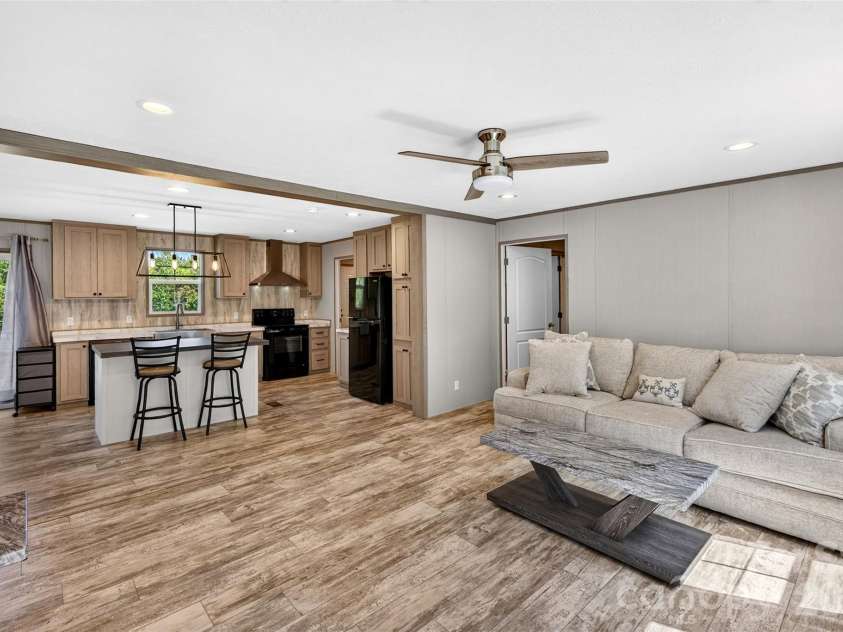 316 Oak Grove Road, Landrum, SC 29356.  MLS# CAR4422403, YatesRealty ID 49582. 