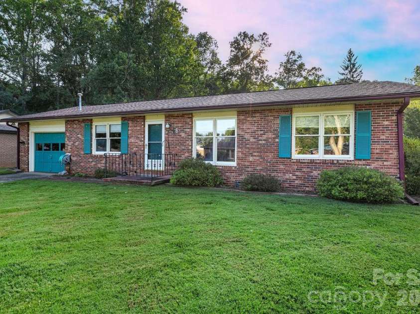 234 Resada Drive, Brevard, NC 28712.  MLS# CAR4422356, YatesRealty ID 49585. 