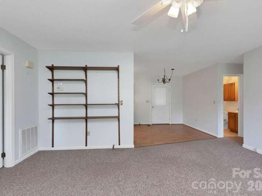 234 Resada Drive, Brevard, NC 28712.  MLS# CAR4422356, YatesRealty ID 49585. 