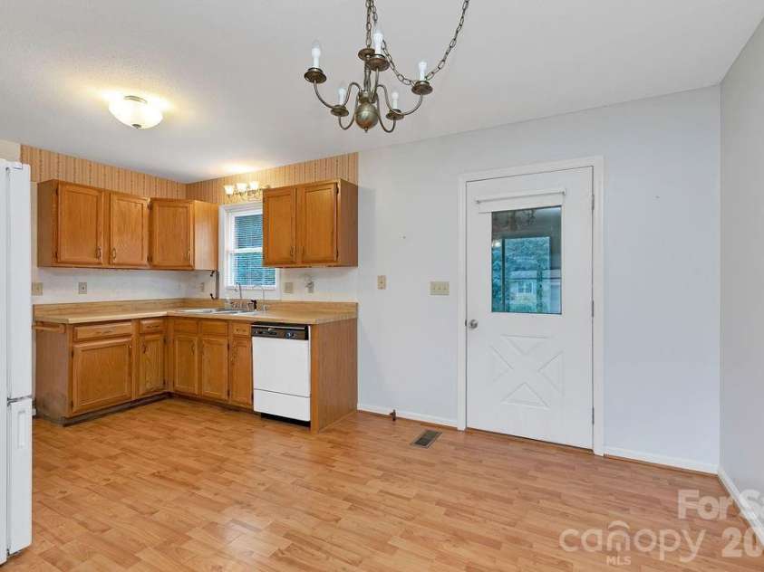 234 Resada Drive, Brevard, NC 28712.  MLS# CAR4422356, YatesRealty ID 49585. 