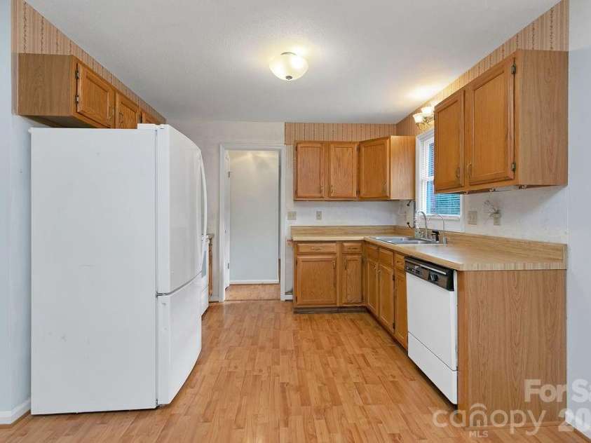 234 Resada Drive, Brevard, NC 28712.  MLS# CAR4422356, YatesRealty ID 49585. 