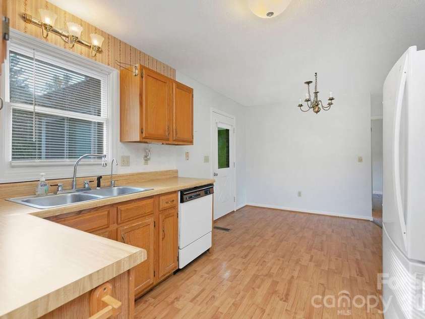 234 Resada Drive, Brevard, NC 28712.  MLS# CAR4422356, YatesRealty ID 49585. 