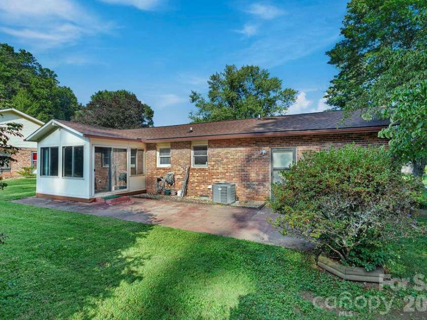 234 Resada Drive, Brevard, NC 28712.  MLS# CAR4422356, YatesRealty ID 49585. 
