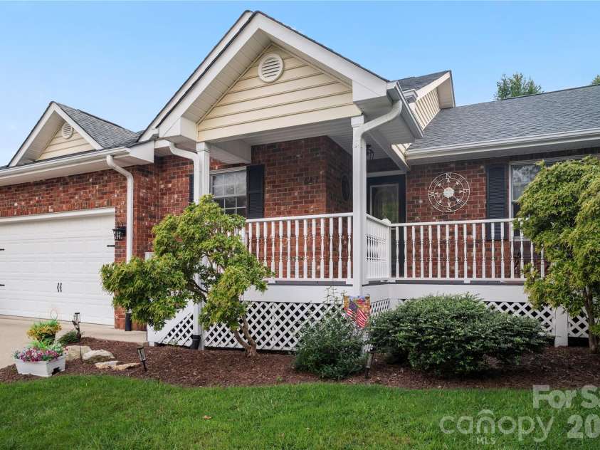 647 High Quarry Road, Hendersonville, NC 28791.  MLS# CAR4416644, YatesRealty ID 49589. 