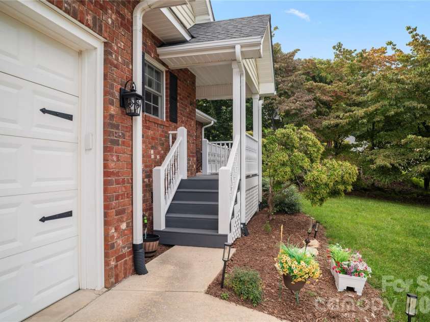 647 High Quarry Road, Hendersonville, NC 28791.  MLS# CAR4416644, YatesRealty ID 49589. 