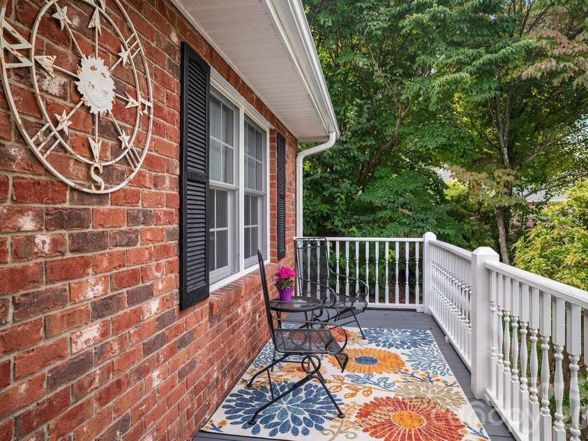 647 High Quarry Road, Hendersonville, NC 28791.  MLS# CAR4416644, YatesRealty ID 49589. 
