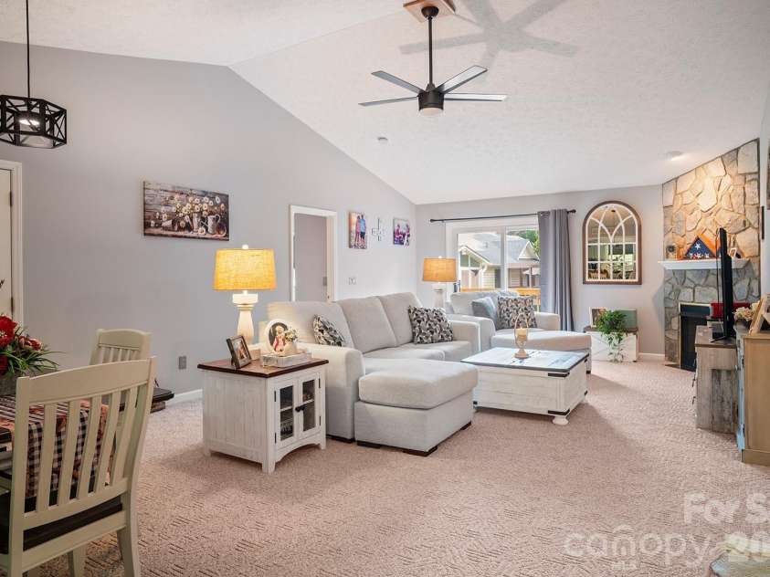 647 High Quarry Road, Hendersonville, NC 28791.  MLS# CAR4416644, YatesRealty ID 49589. 