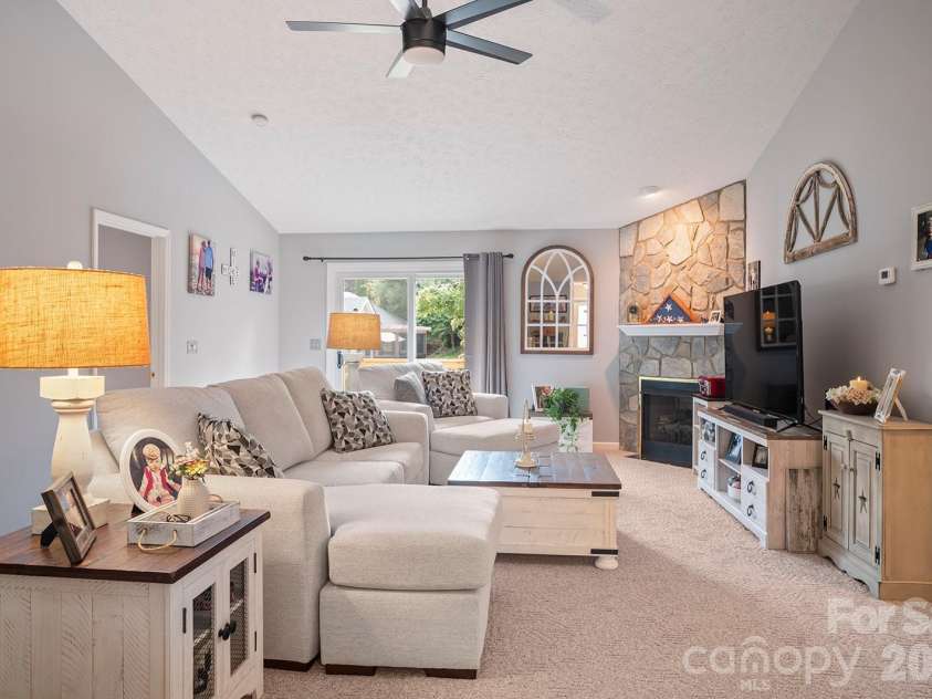 647 High Quarry Road, Hendersonville, NC 28791.  MLS# CAR4416644, YatesRealty ID 49589. 