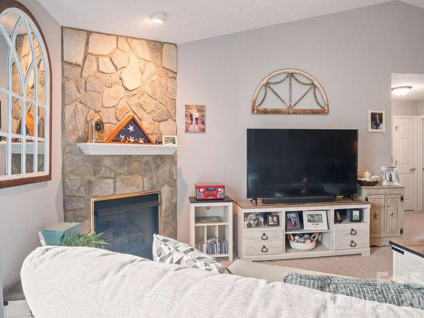 647 High Quarry Road, Hendersonville, NC 28791.  MLS# CAR4416644, YatesRealty ID 49589. 