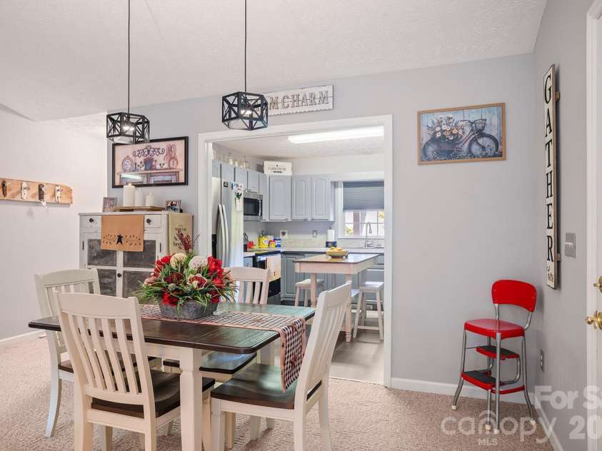 647 High Quarry Road, Hendersonville, NC 28791.  MLS# CAR4416644, YatesRealty ID 49589. 