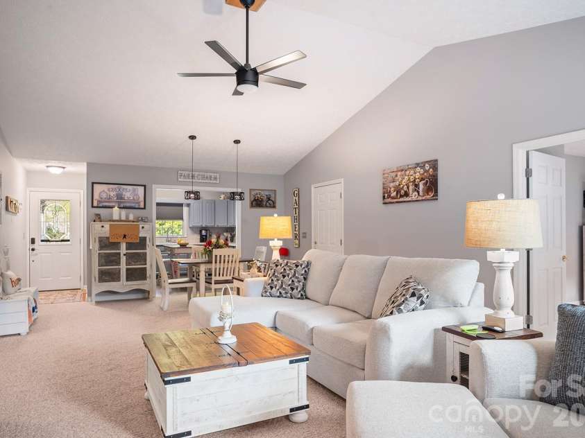 647 High Quarry Road, Hendersonville, NC 28791.  MLS# CAR4416644, YatesRealty ID 49589. 