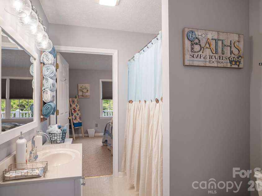 647 High Quarry Road, Hendersonville, NC 28791.  MLS# CAR4416644, YatesRealty ID 49589. 