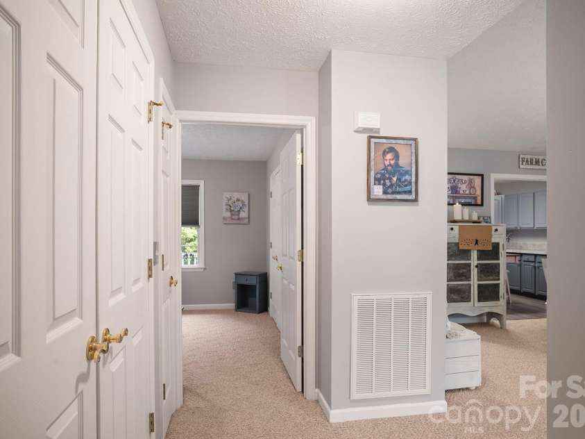 647 High Quarry Road, Hendersonville, NC 28791.  MLS# CAR4416644, YatesRealty ID 49589. 
